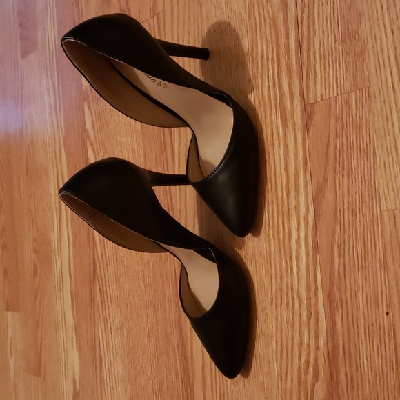 Black Heels - Picture 3 of 4
